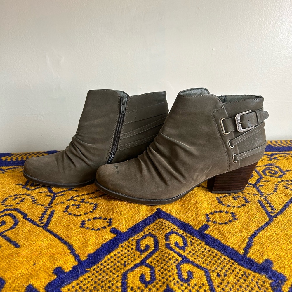 Bare Trap Forest Green Booties sz. 10